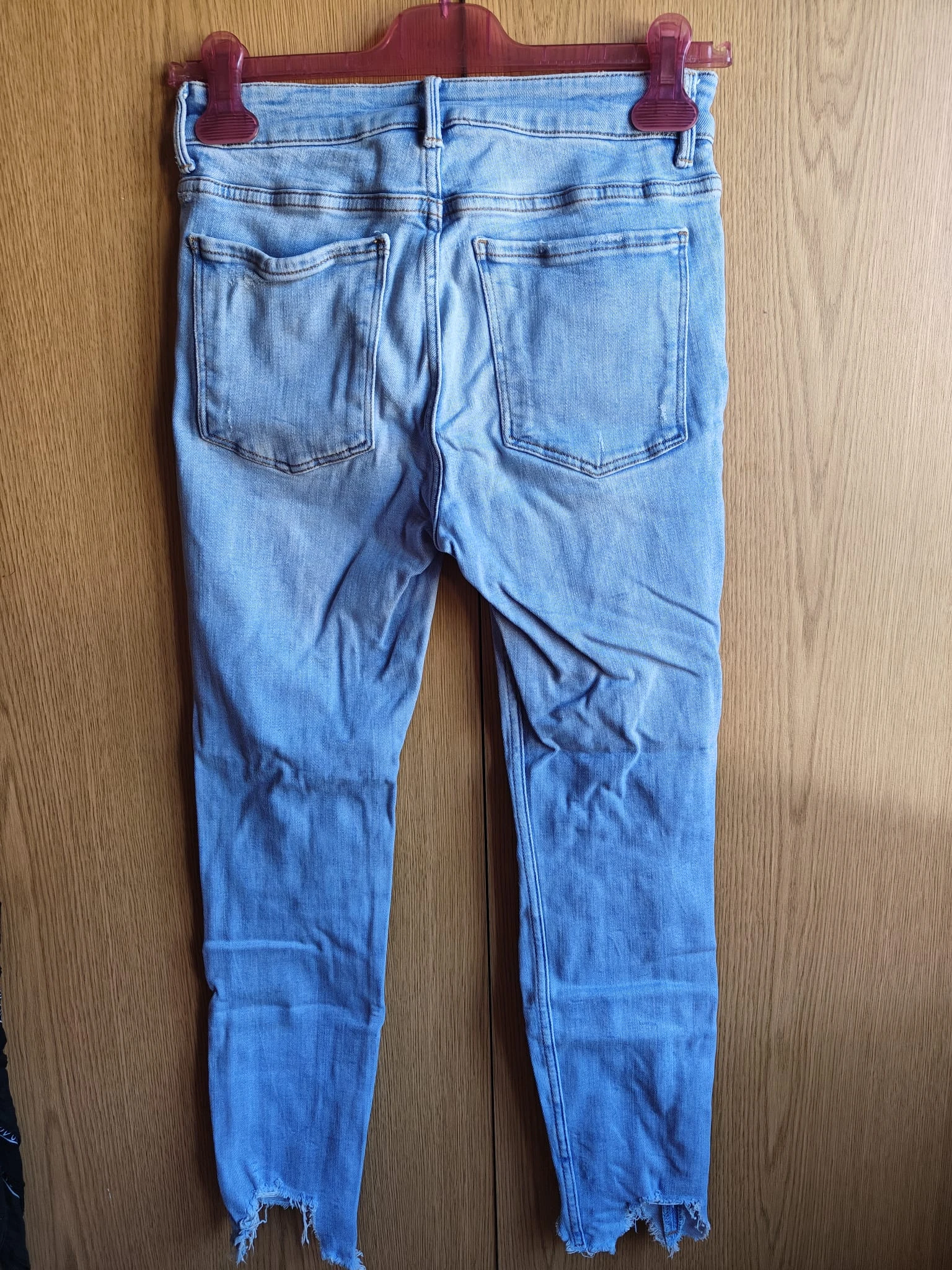 Blue jeans with a modern and relaxed design – photo 4